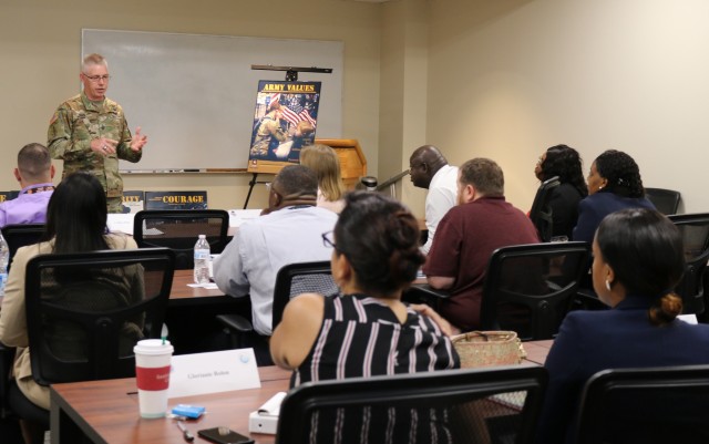 AMCOM Command Sergeant Major speaks to emerging leaders about honor