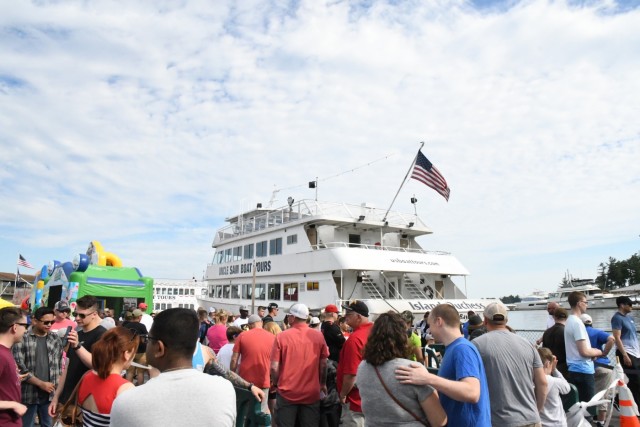 Thousands of Fort Drum Soldiers, family members enjoy Riverfest's day at the bay