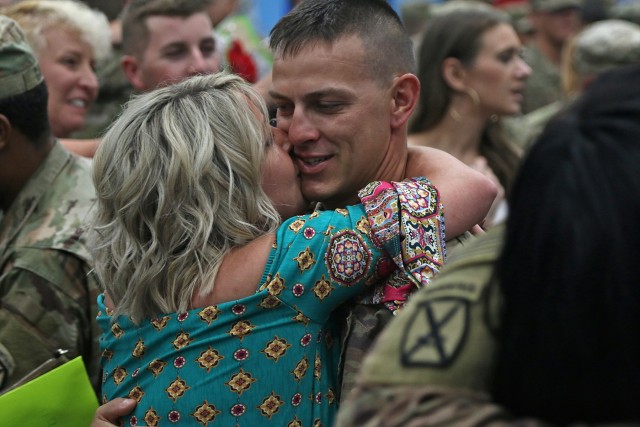 Welcome Home ceremonies reunite Commando Soldiers and Families