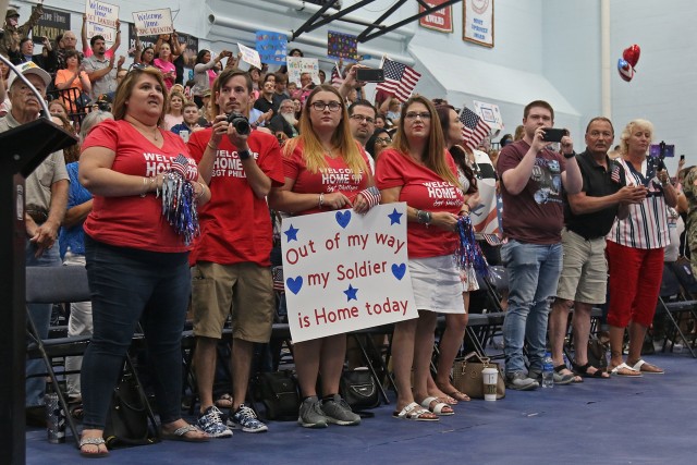 Welcome Home ceremonies reunite Commando Soldiers and Families