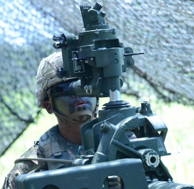 Manually sighting M777 howitzer