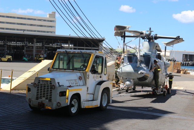 599th Trans. Bde. facilitates upload of MAG-24 cargo