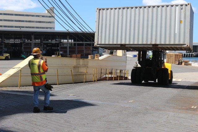 599th facilitates MAG-24 upload operations at Pearl Harbor