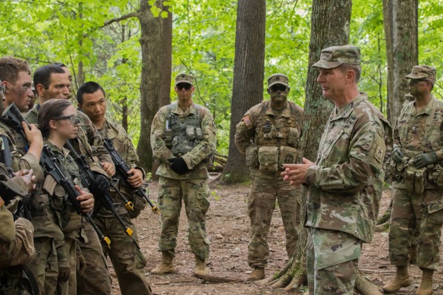 Future Army officers receive special visitor at Advanced Camp