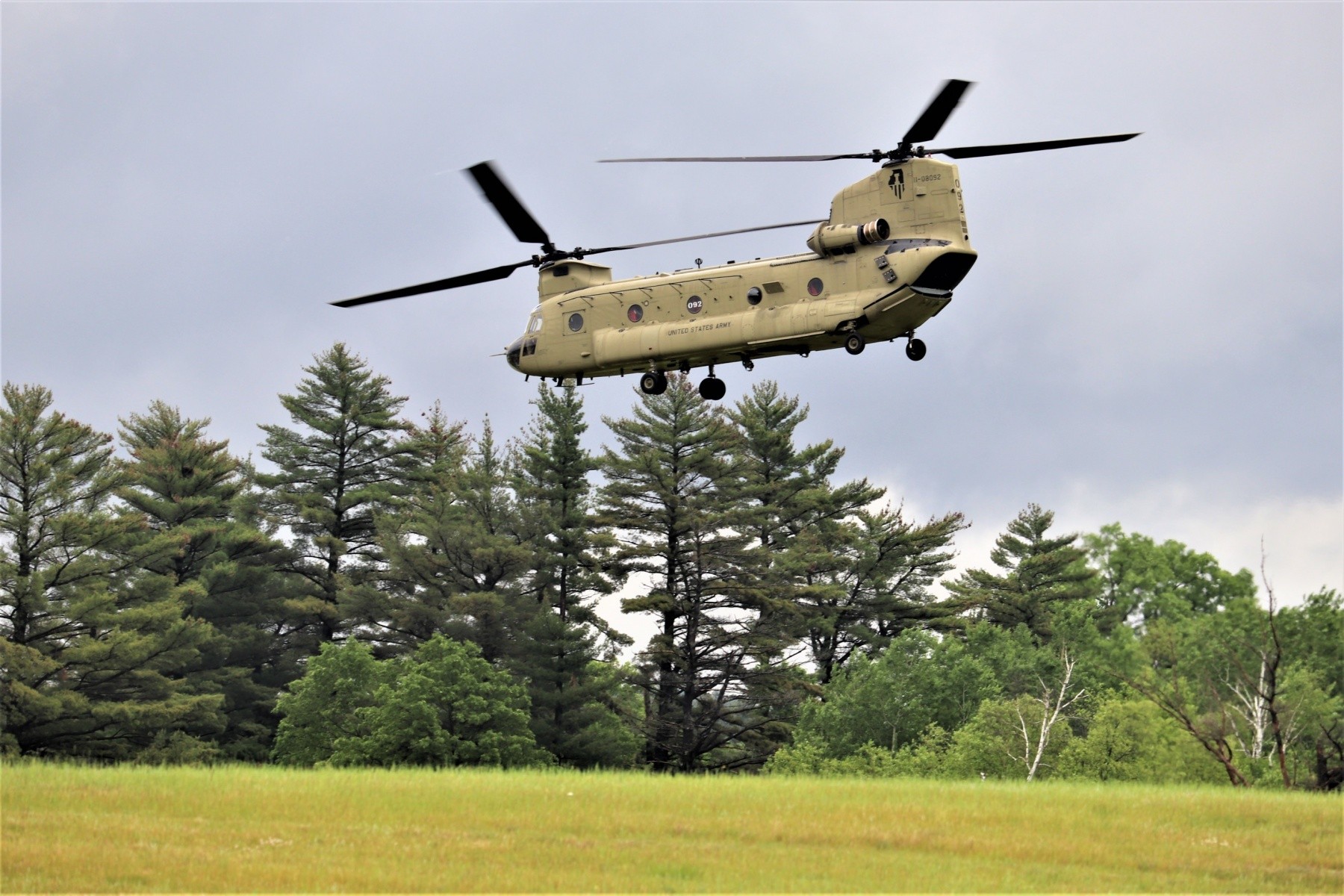 Photo Essay Illinois National Guard Chinook Helicopters Crews Support