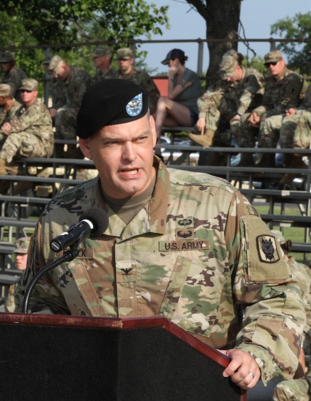 35th Signal Brigade Welcomes New Commander
