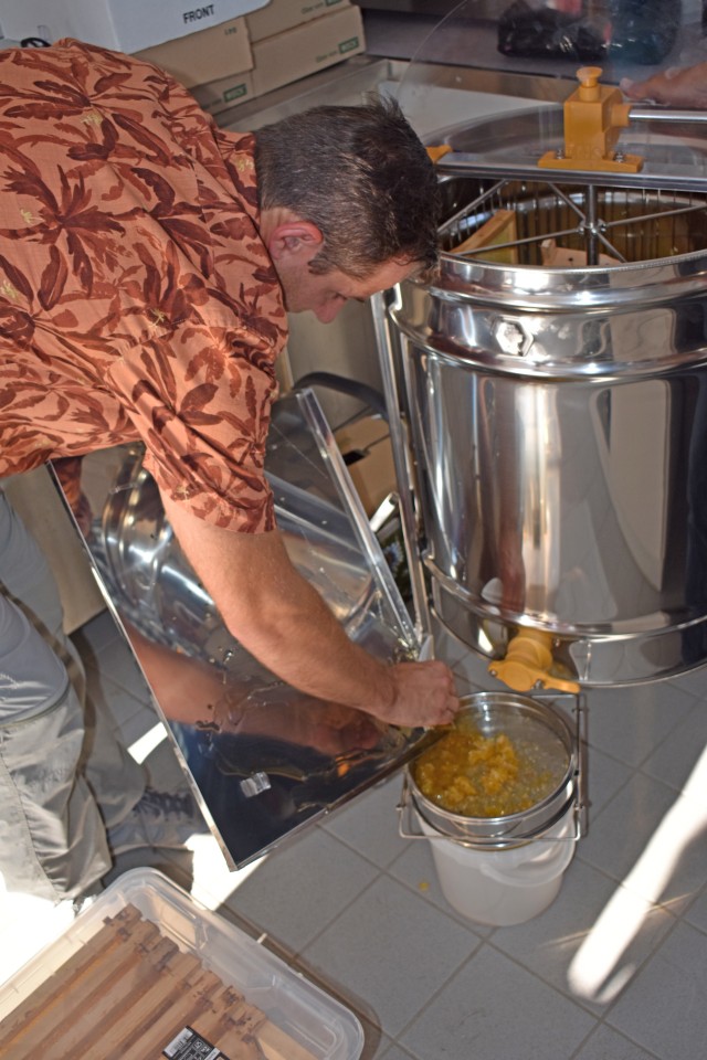 Beekeeper students celebrate graduation, honey harvest in Ansbach
