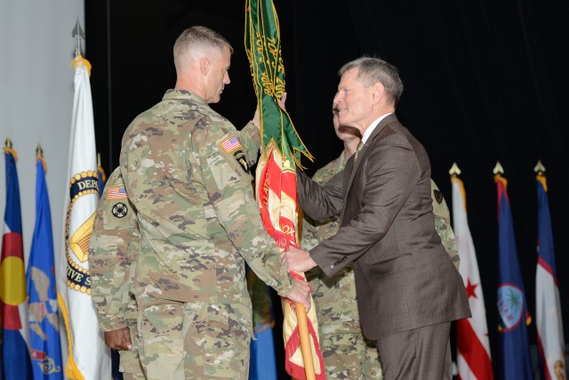 Fort Knox community lauds outgoing garrison commander, welcomes new leader