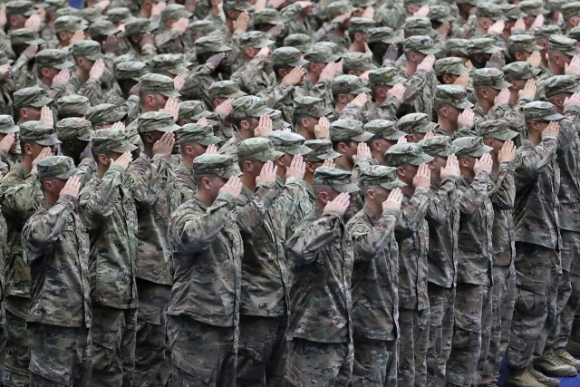 Hundreds of Commando Soldiers return from Afghanistan