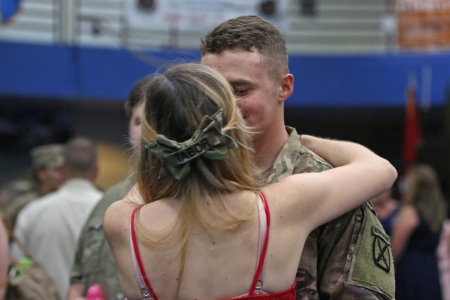 Hundreds of Commando Soldiers return from Afghanistan