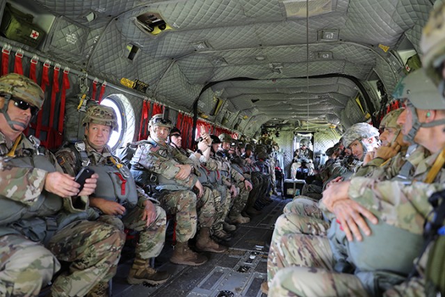 New York National Guard Soldiers provide CH-47 transport for Leapfest