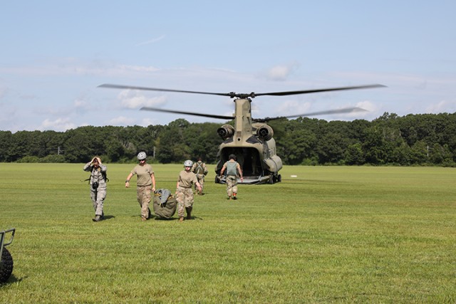 New York National Guard Soldiers provide CH-47 transport for Leapfest