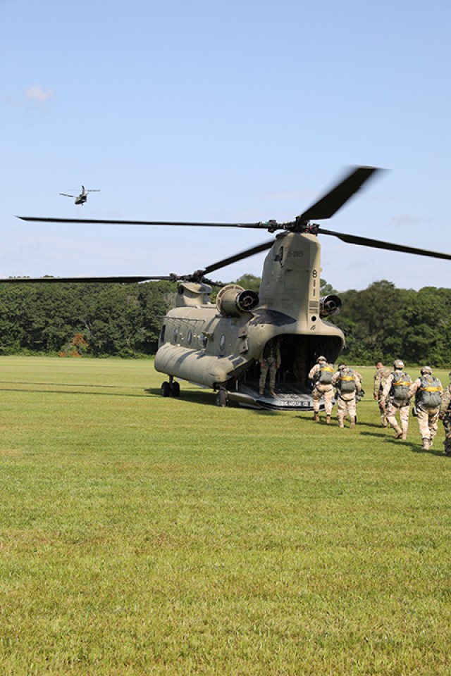 New York National Guard Soldiers provide CH-47 transport for Leapfest in Rhode Island