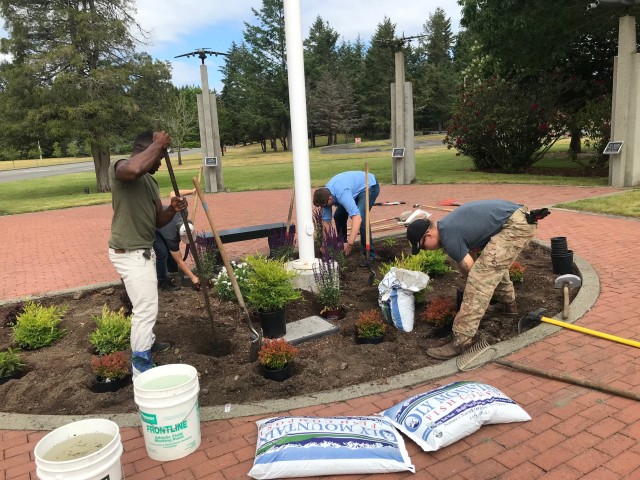 Volunteers unite to give Memorial Grove some TLC