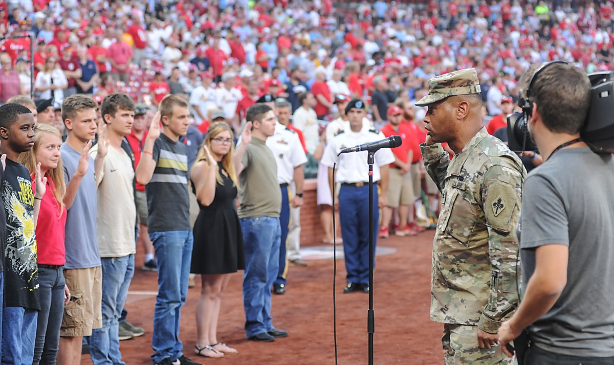 Fort Leonard Wood service members participate in military appreciation  event before Cardinals game Sept. 11, Article