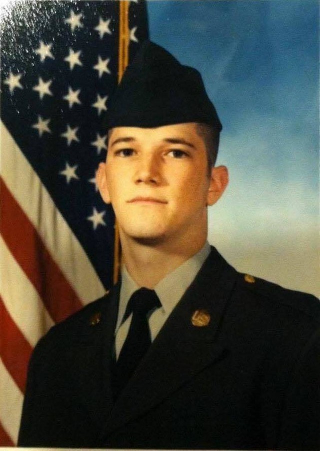 Hawaii Army Reserve Soldier honored at Cowboys-Rams game