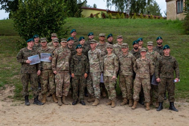Pennsylvania, Tennessee Soldiers do water training in Poland