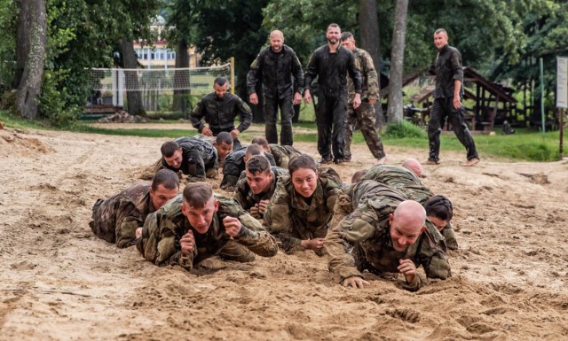 Pennsylvania, Tennessee Soldiers do water training in Poland