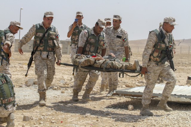 American, Jordanian soldiers conduct medevac training