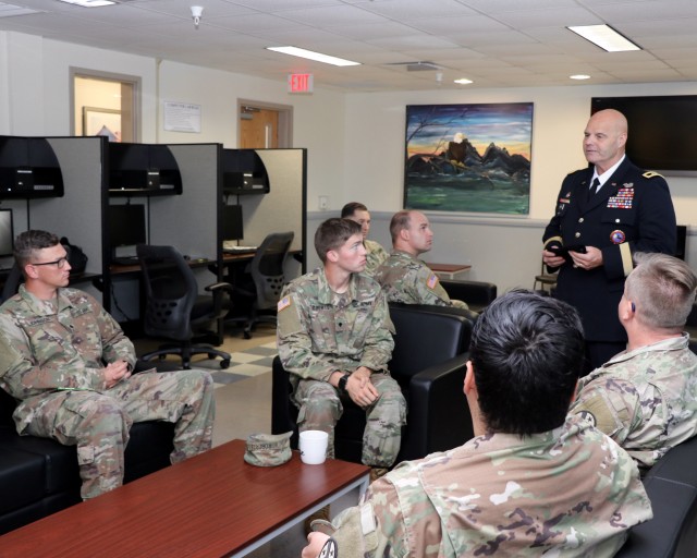 Senior Tennessee National Guard official visits Soldiers at Fort ...