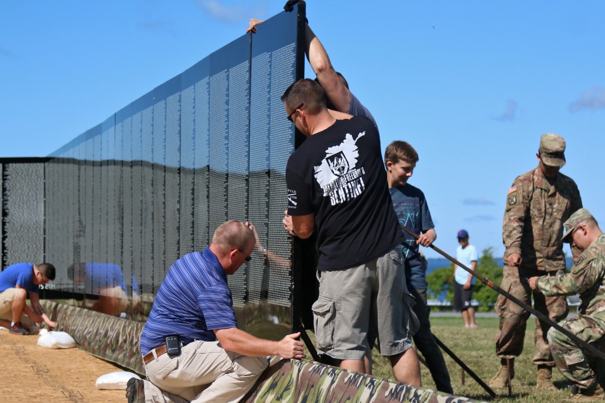 Engineer Soldiers set up moving Vietnam wall Article The United