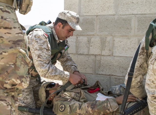 Soldiers train on saving lives