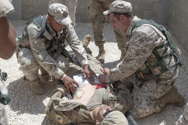 Soldiers train on saving lives