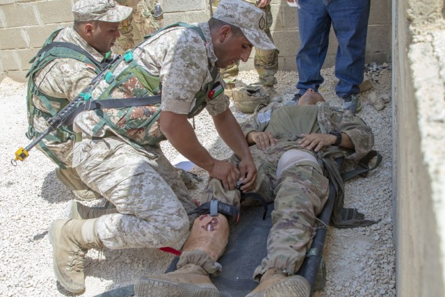 Soldiers train on saving lives