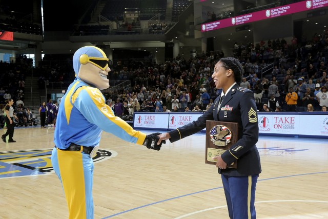 Army Reserve Soldier receives honor amongst thousands during Chicago Sky WNBA home game