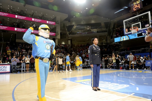 Army Reserve Soldier receives honor amongst thousands during Chicago Sky WNBA home game