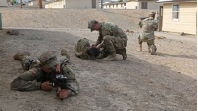 Illinois Guard members conduct combat lifesaver training
