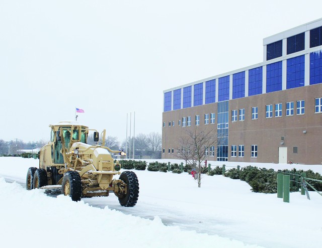 Snoe plow