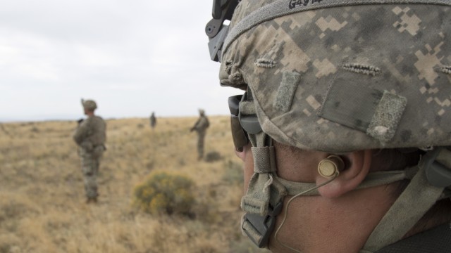 Illinois Guardsmen walk into Rising Thunder training