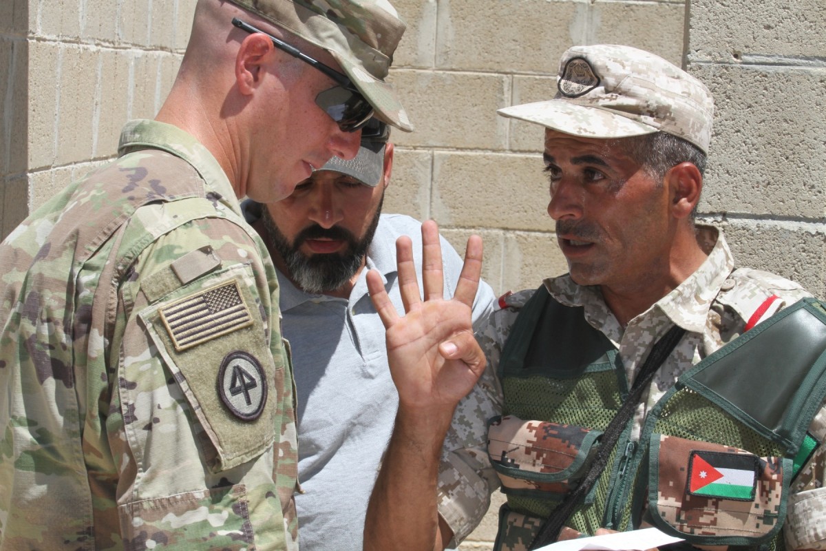 American Jordanian  soldiers conduct medevac training 