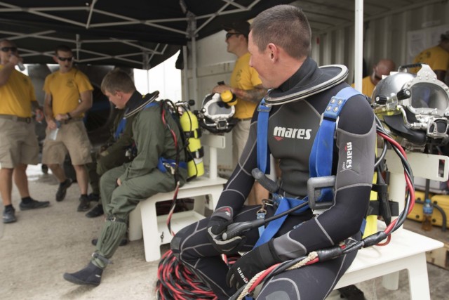 Soldiers Dive Deep for Training