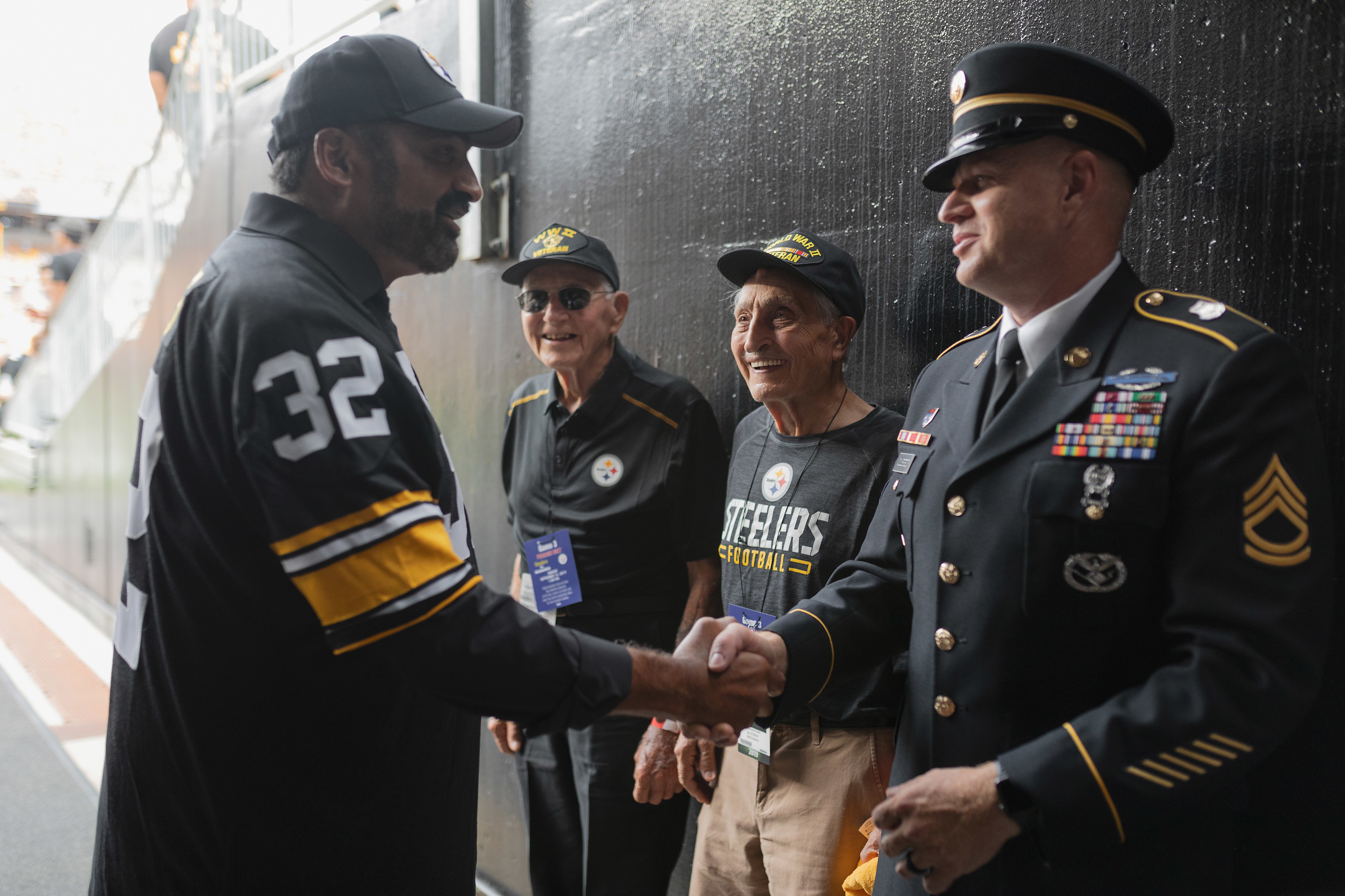 Steelers honor veterans with Salute to Service