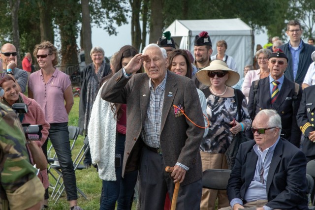 WWII veterans awarded the Order of William during the 75th anniversary of Operation Market Garden