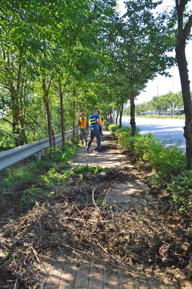 Eighth Army Protocol conducts beautification operation outside gate