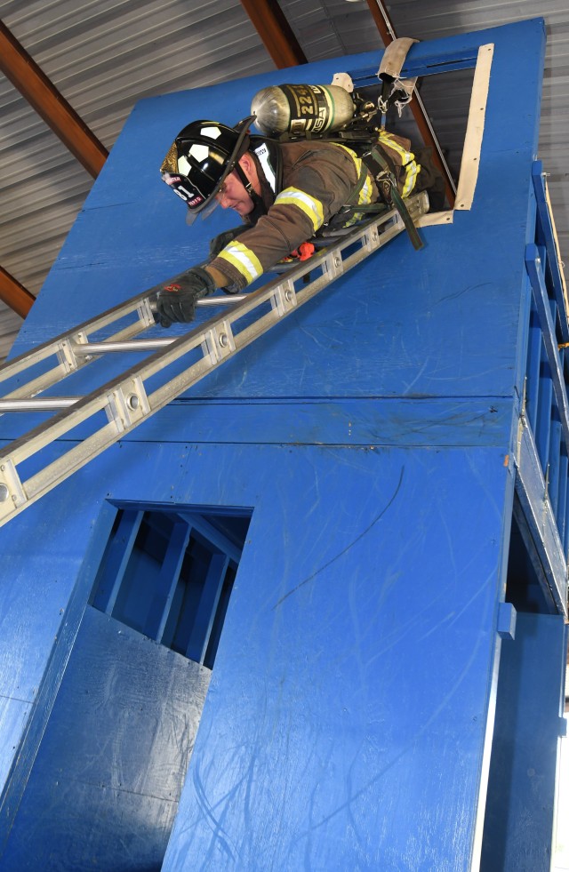 Fort Knox Fire, Hardin Fire Chiefs Association host realistic, hands-on training at 2-day school