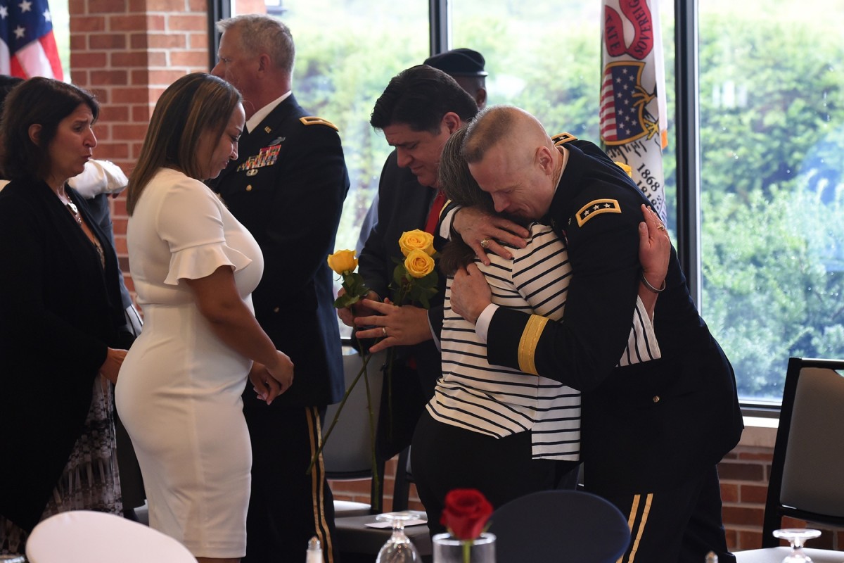 First Army Commander visits Gold Star Mothers at Chicagoland luncheon ...