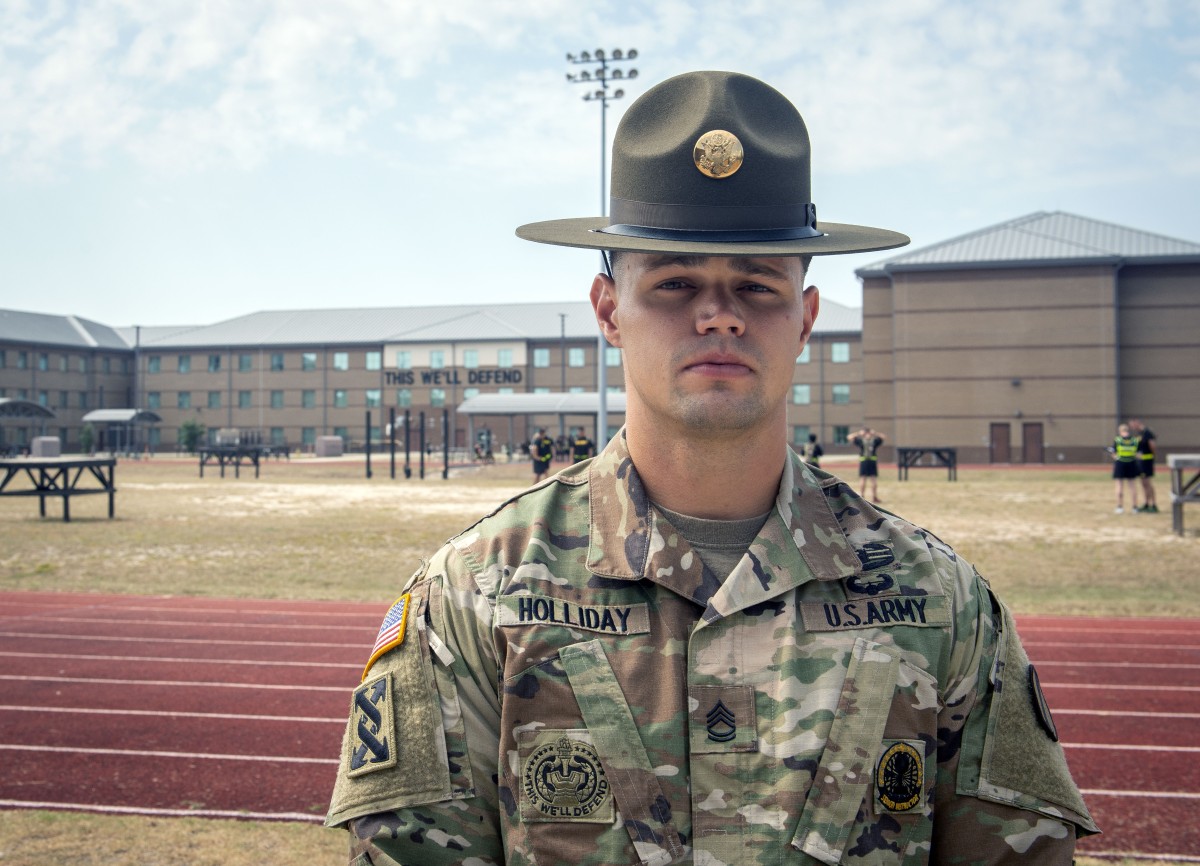 Beacon Of Army Values What Today S Drill Sergeant Represents Article The United States Army