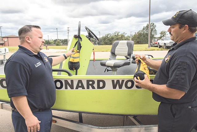 FLW, Waynesville fire departments save 5 on Gasconade River