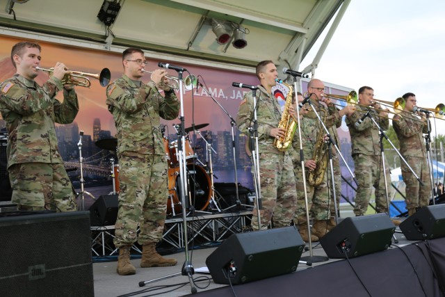 'Fall Festival' at Sagami Depot brings together U.S., Japanese communities
