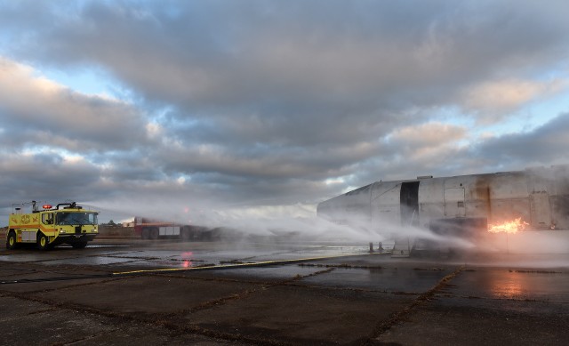 Garrison leaders participate in annual firefighter training exercise