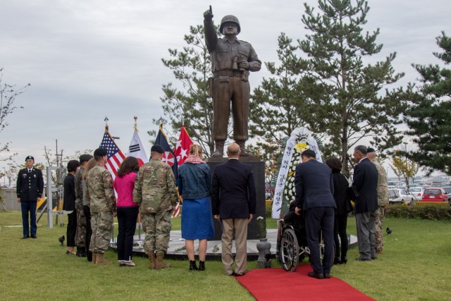Gen. Paik, Walker grandson visit Eighth Army