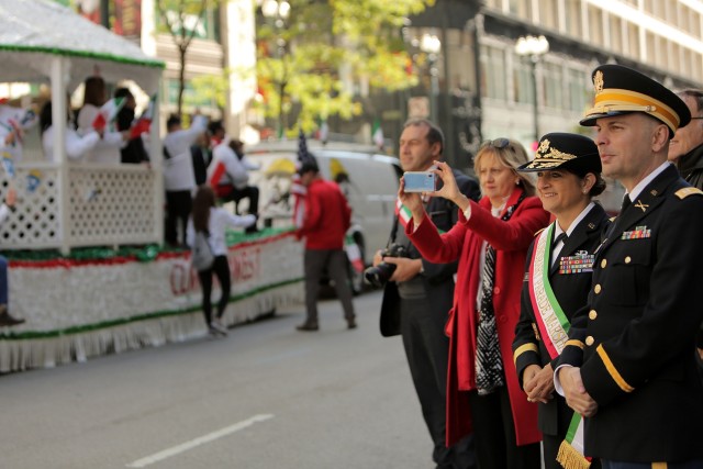 Chicago's 2019 Columbus Day Parade honors U.S. Army Reserve general officer