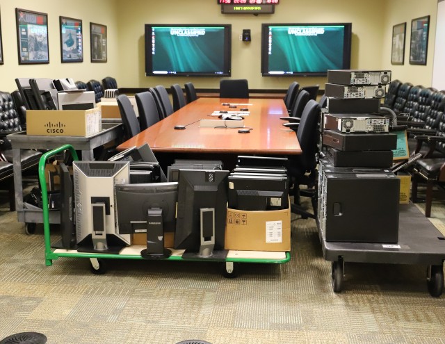 FORSCOM donates computers to local school