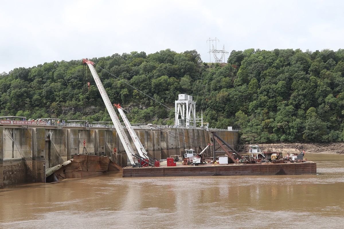 Barge wreckage recovered from Webbers Falls | Article | The United ...