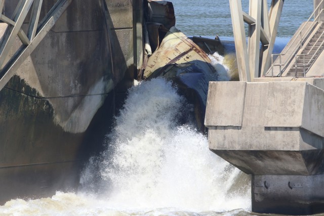 Webbers Falls Barge Removal