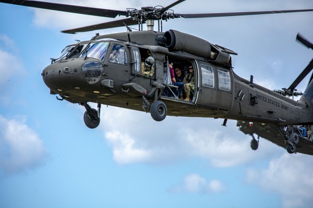 Army Reserve aviation unit hosts ESGR Boss Lift in Conroe, Texas